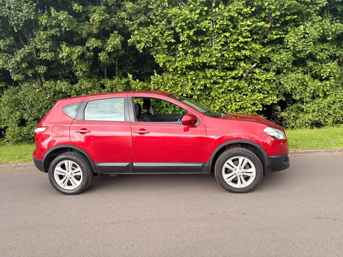 Used Nissan Qashqai Acenta 117 HP (86 kW) 2012 Red SUV