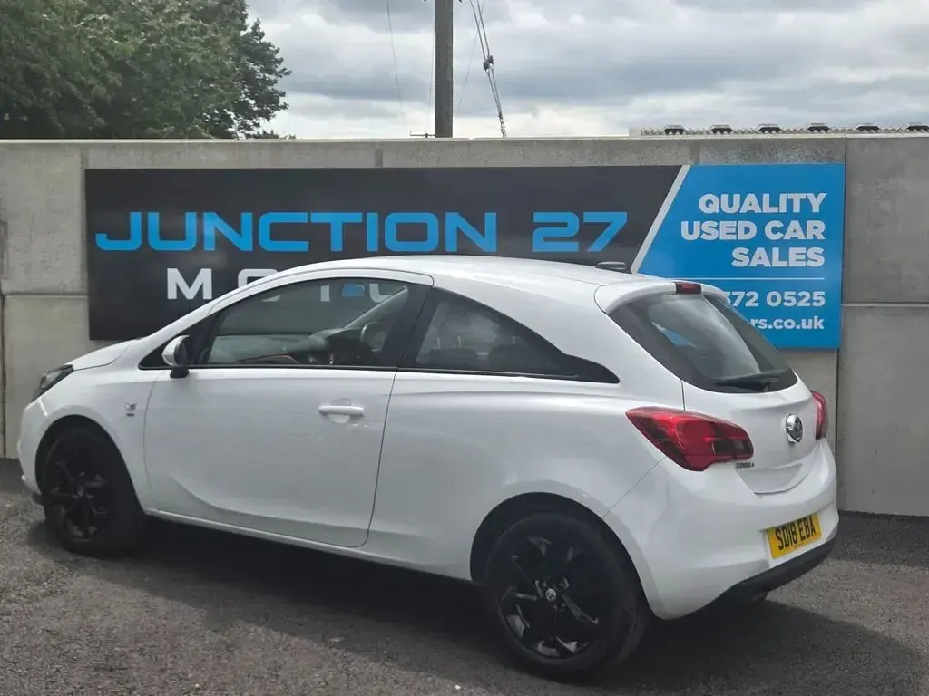 Used Vauxhall Corsa SRi 75 HP (55 kW) 2018 White Hatchback