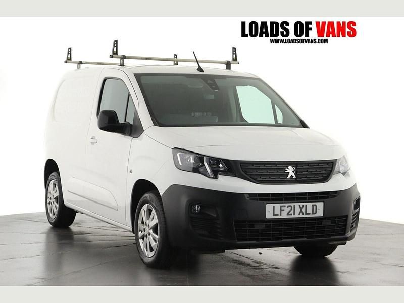 White Used 2021 Peugeot Partner MPV | £6,990 (Good price) - Image 1/4