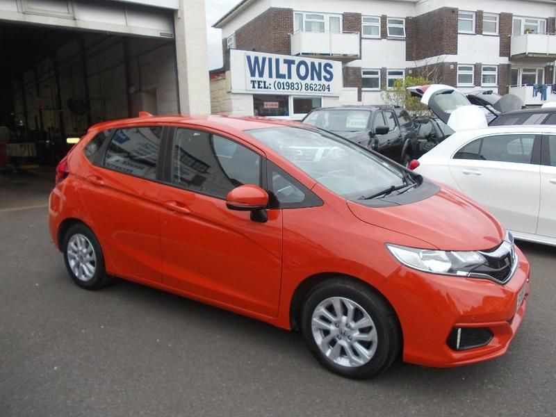 Used Honda Jazz SE 101 HP (74 kW) 2018 Orange Hatchback