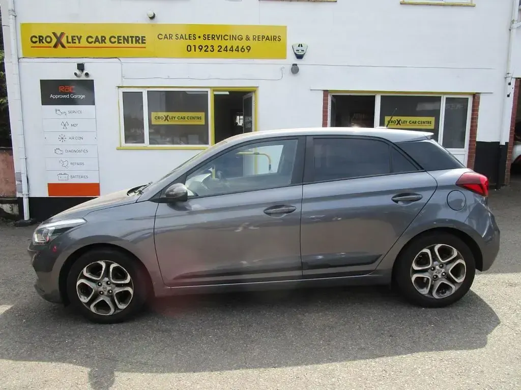 Used Hyundai i20 Premium 84 HP (61 kW) 2018 Grey Hatchback
