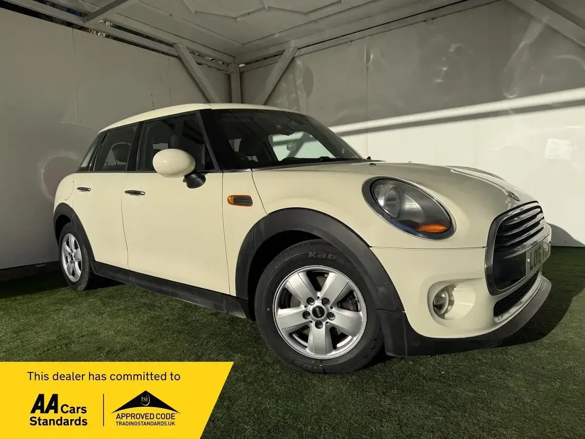 Usado Mini Cooper D Hatch 116 HP (85 kW) 2016 Branco Citadino