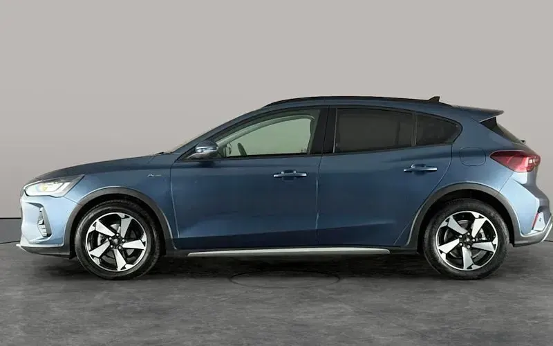 Used Ford Focus Active 125 HP (91 kW) 2023 Blue Hatchback