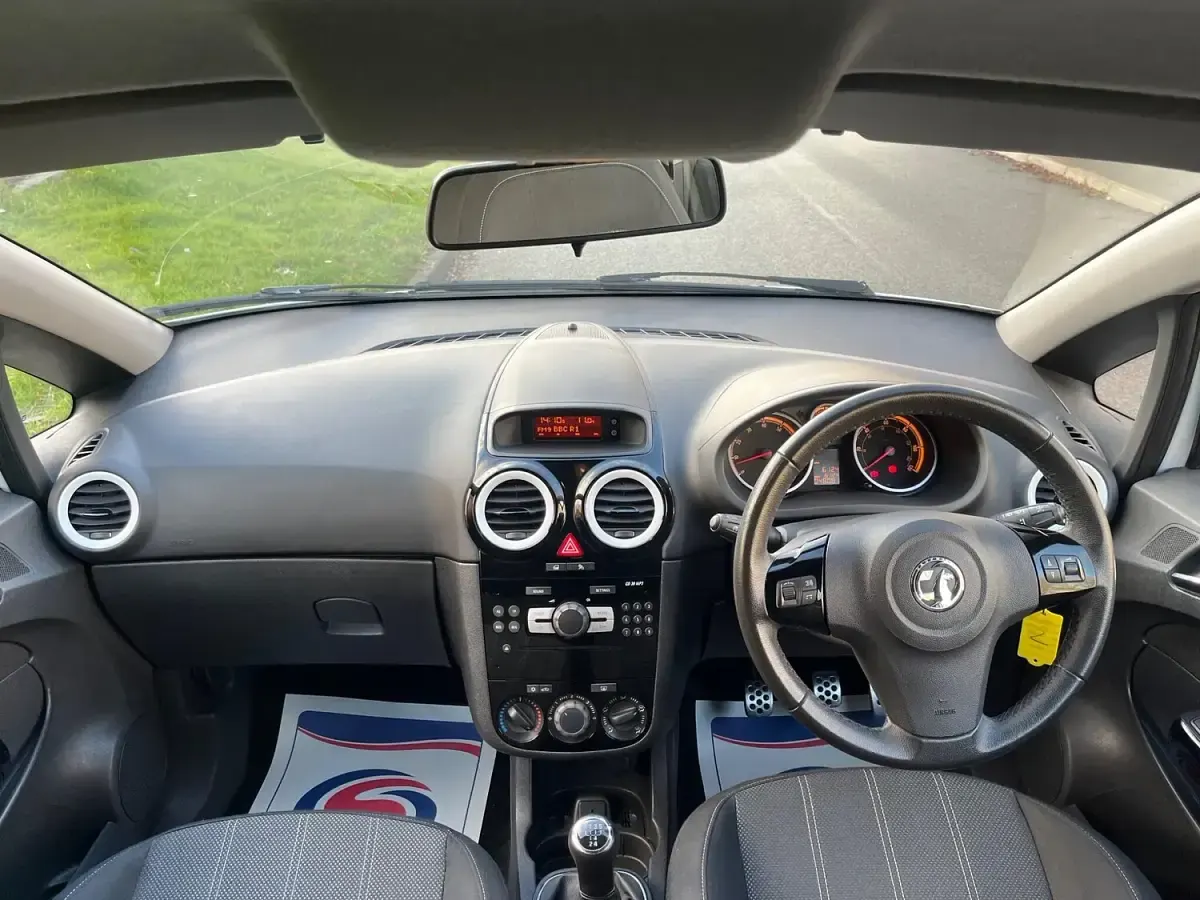 Used Vauxhall Corsa Edition 2013 White Hatchback