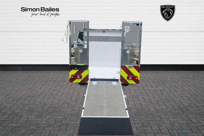 Used Peugeot Boxer Premium 140 HP (102 kW) 2024 White Van