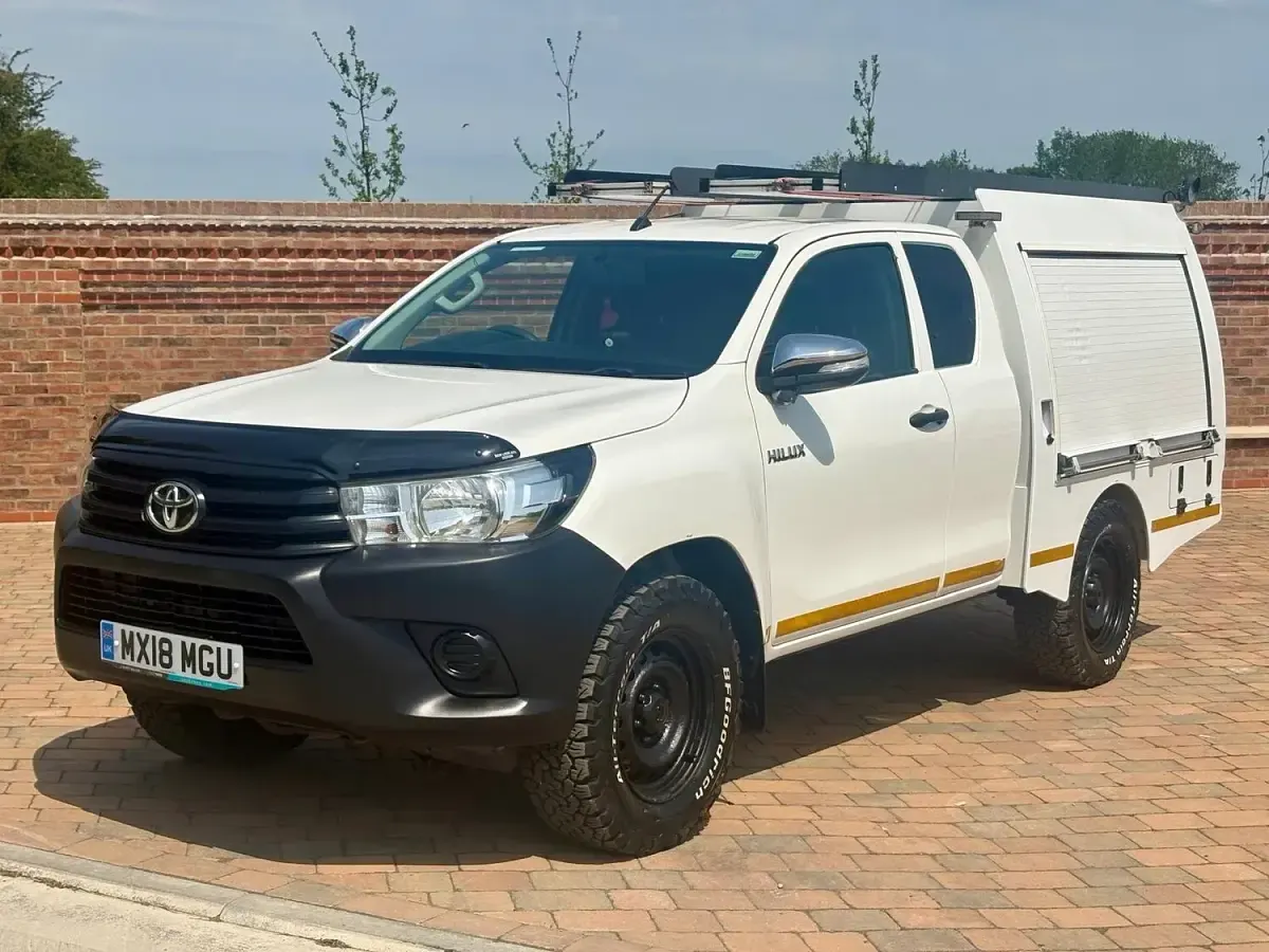 Used Toyota HiLux Active 150 HP (110 kW) 2018 White Pickup