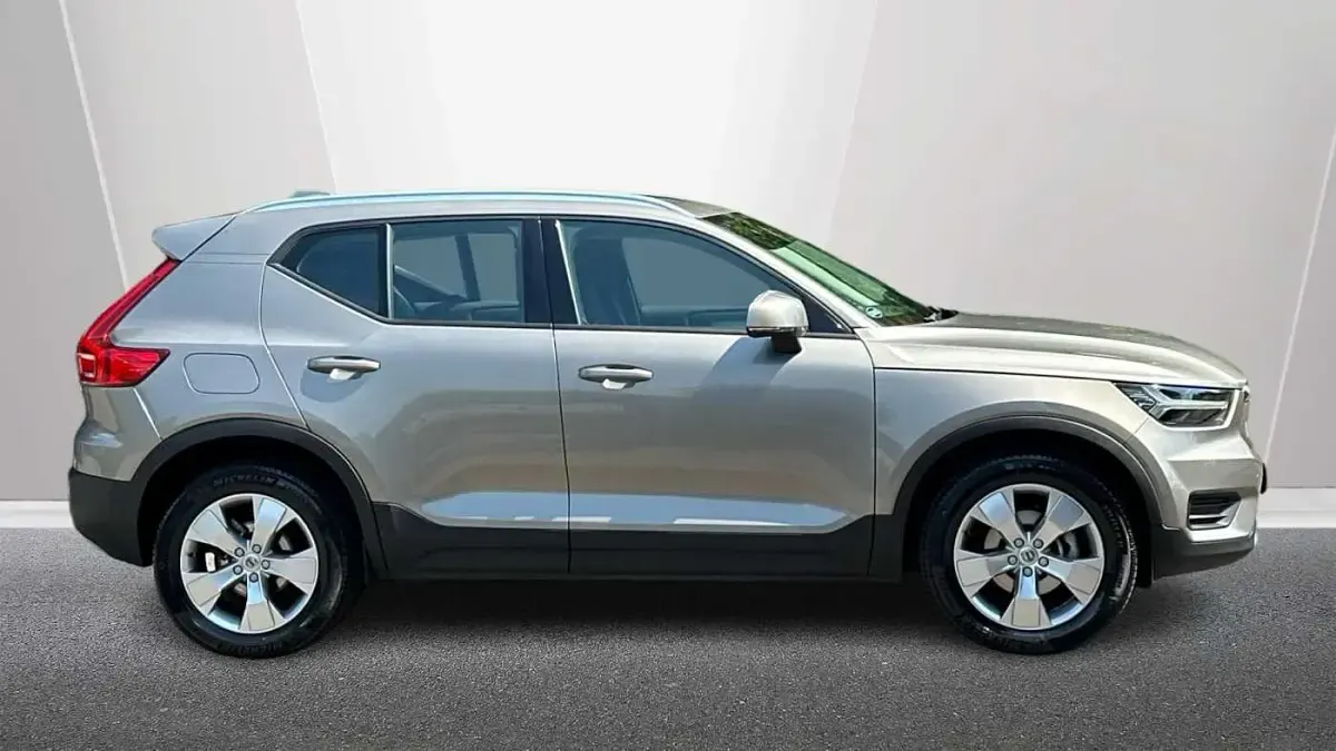 Used Volvo XC40 Momentum 161 HP (118 kW) 2022 SUV
