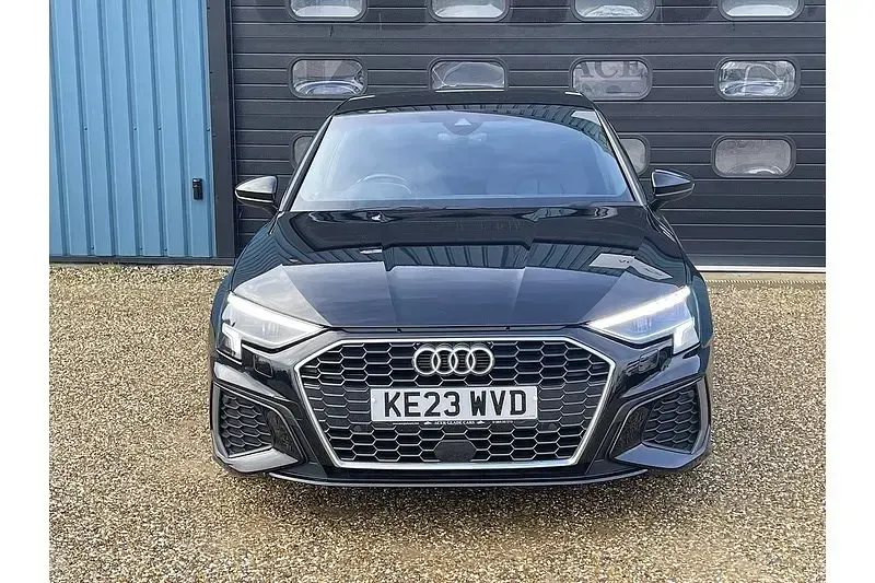 Używany Audi A3 S-Line 110 KM (80 kW) 2023 Czarny Sedan/Limuzyna