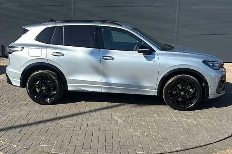 Used VW Tiguan R-line 204 HP (150 kW) 2025 Silver SUV
