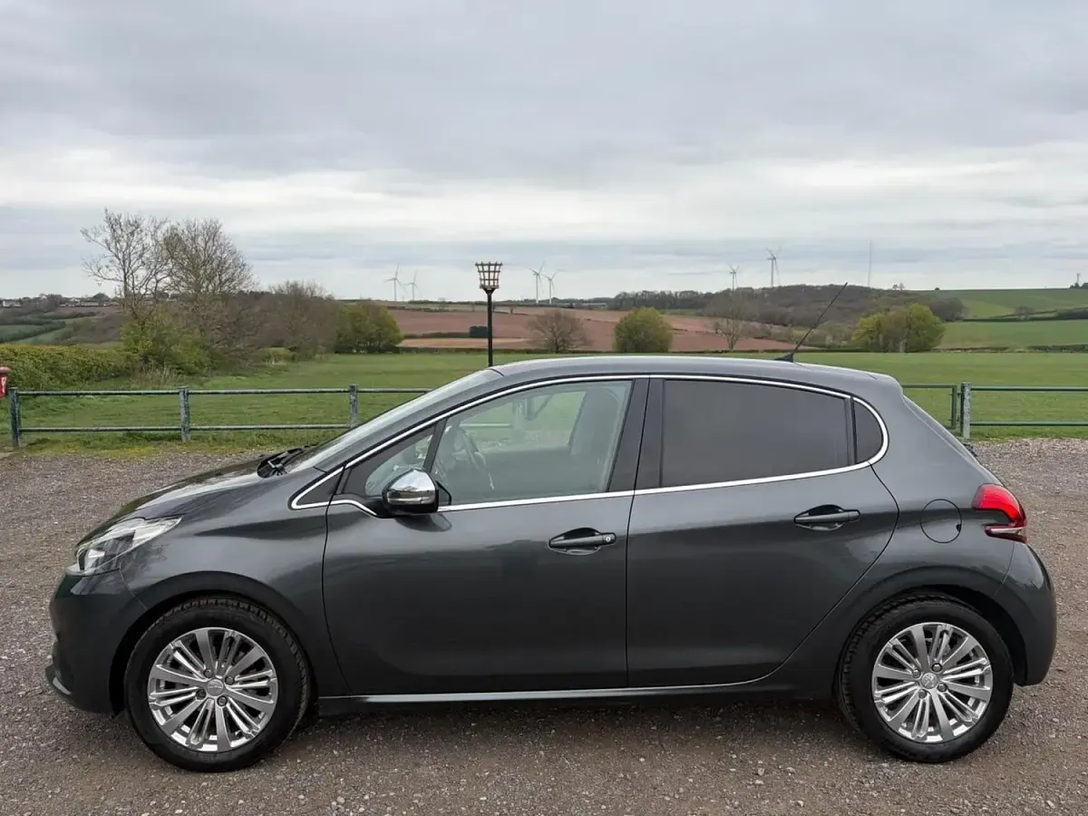 Begagnad Peugeot 208 Allure 2017 Grå Halvkombi
