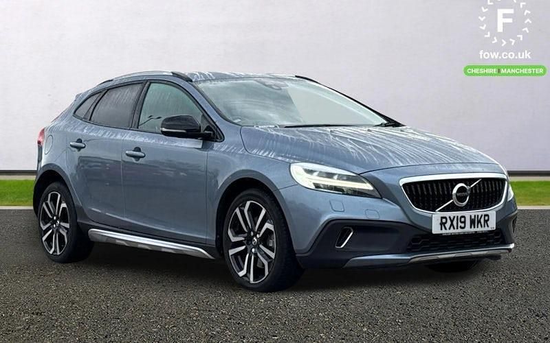 Blue Used 2019 Volvo V40 Pro Hatchback | £13,599 (Fair price) - Image 1/4