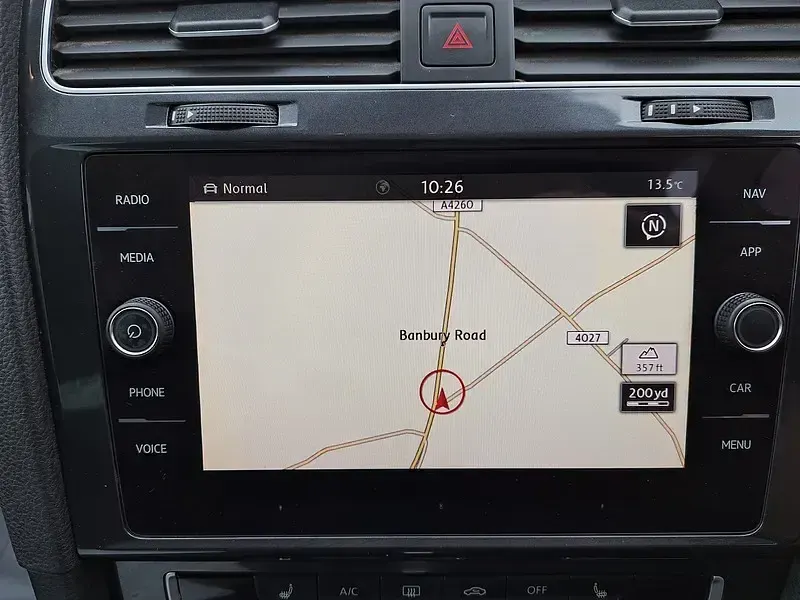 Begagnad VW Golf VII Match 150 HK (110 kW) 2019 Vit Halvkombi