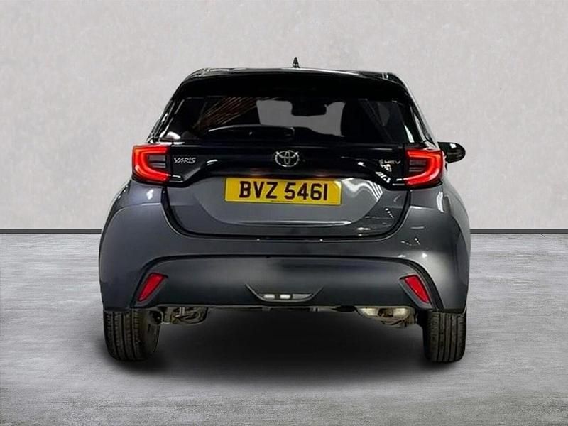 Used Toyota Yaris Hybrid Design 116 HP (85 kW) 2024 Grey Hatchback