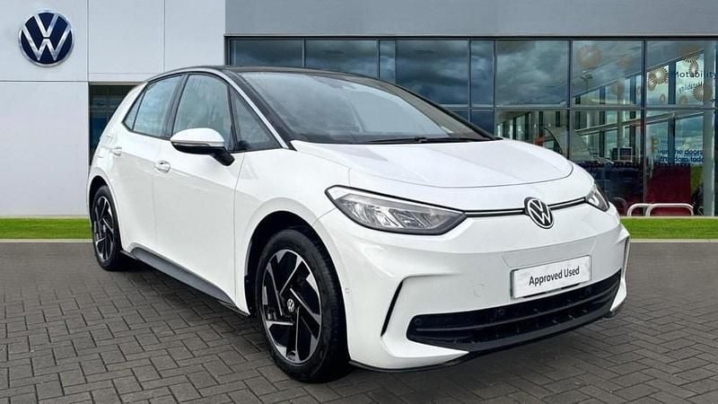 Glacier white metallic black Used 2024 VW ID.3 Pro Hatchback | £24,546 (Super price) - Image 1/4