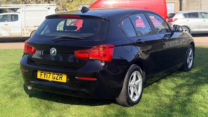 Begagnad BMW 116 2017 Svart Halvkombi