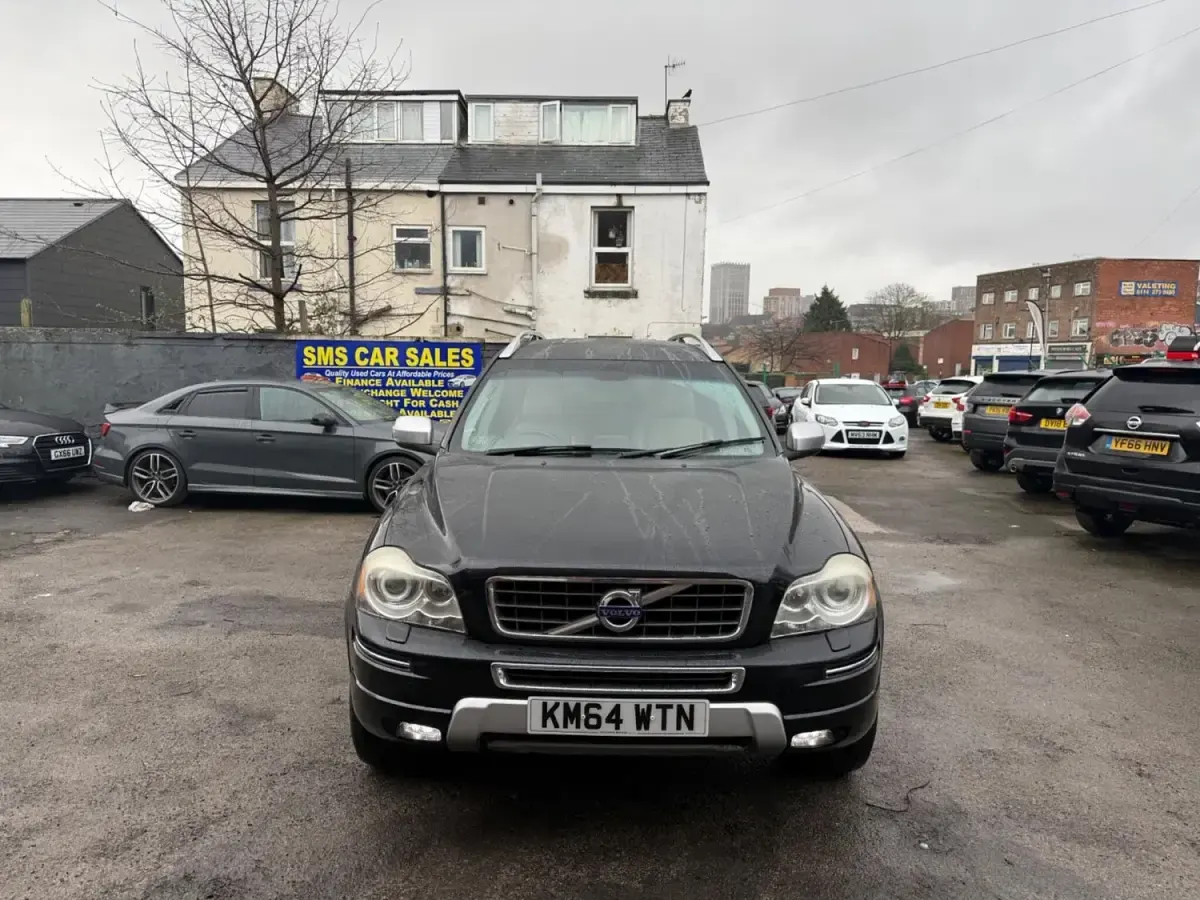 Usado Volvo XC90 SE Lux 200 HP (147 kW) 2014 Preto SUV