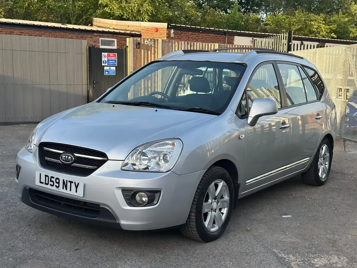 Used Kia Carens 140 HP (102 kW) 2009 Silver MPV