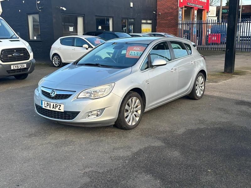 Used Vauxhall Astra Elite 115 HP (84 kW) 2011 Silver Hatchback