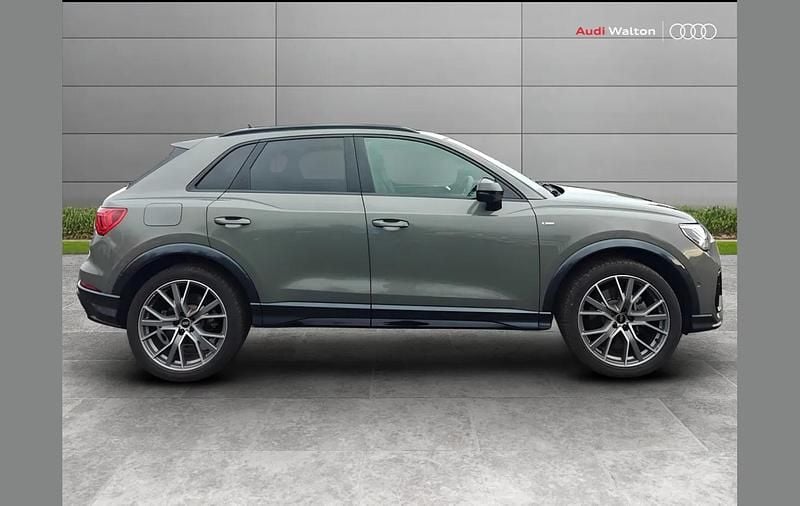 Begagnad Audi Q3 Advanced 196 HK (144 kW) 2021 Grå SUV