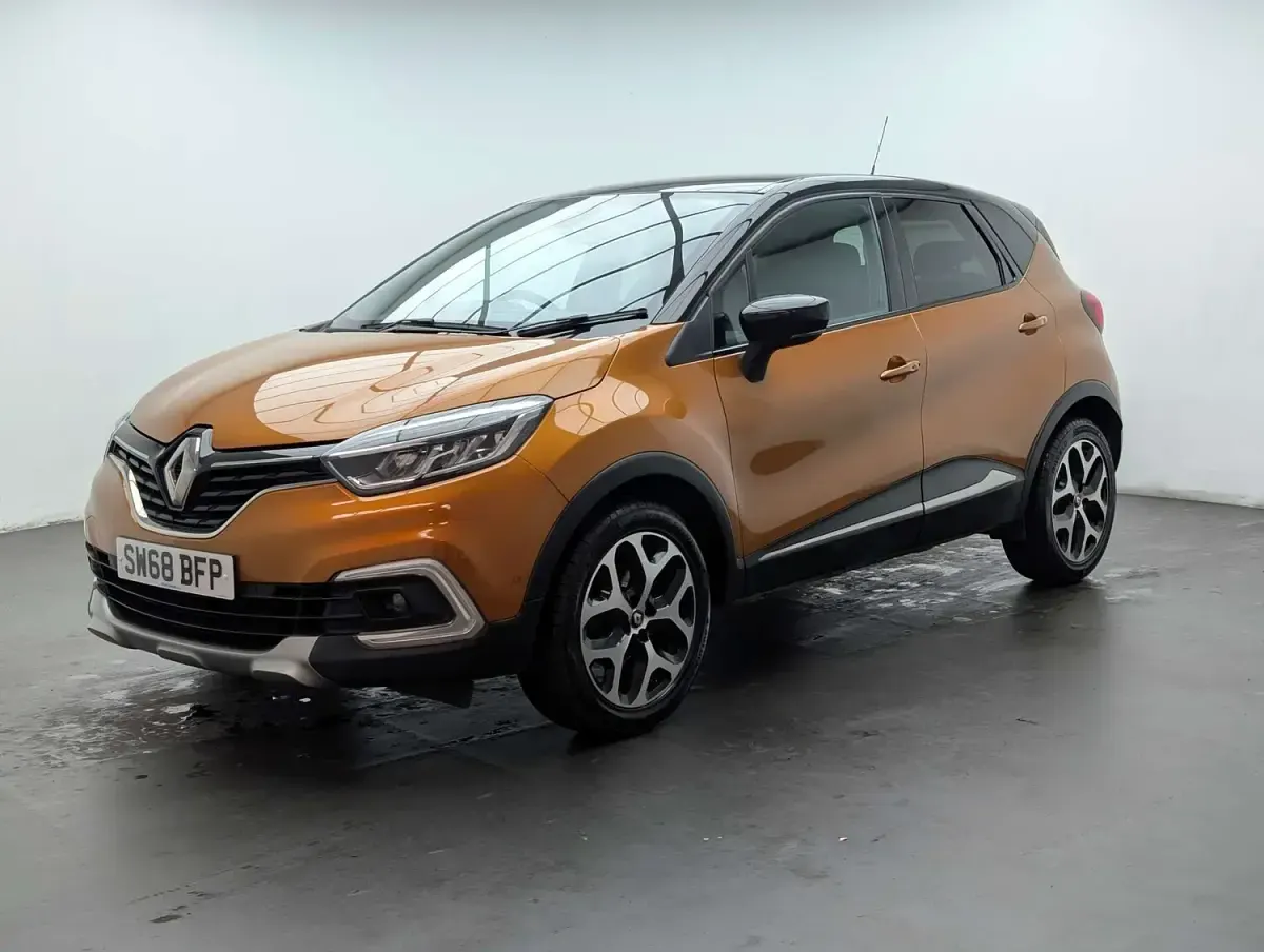 Used Renault Captur GT-Line 90 HP (66 kW) 2018 Orange/black SUV