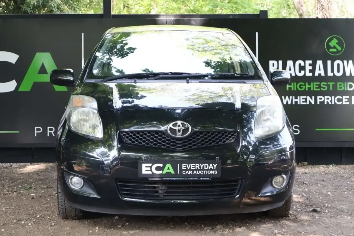 Używany Toyota Yaris 2011 Czarny Hatchback