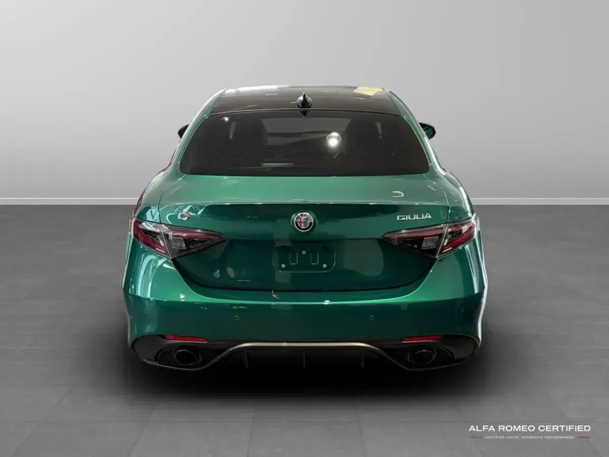 New Alfa Romeo Giulia Veloce 276 HP (202 kW) 2026 Green Sedan