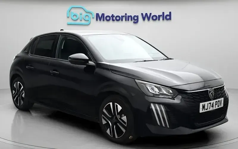 Used Peugeot 208 Allure 101 HP (74 kW) 2024 Hatchback