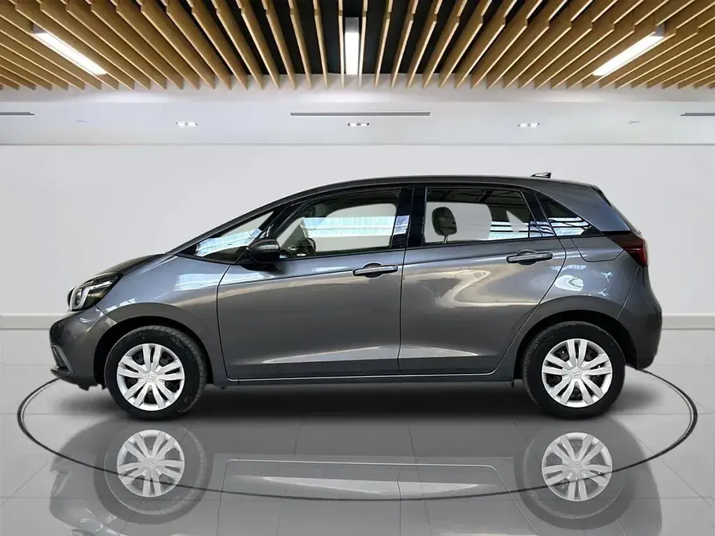 Usado Honda Jazz Hybrid 109 HP (80 kW) 2022 Cinzento Citadino