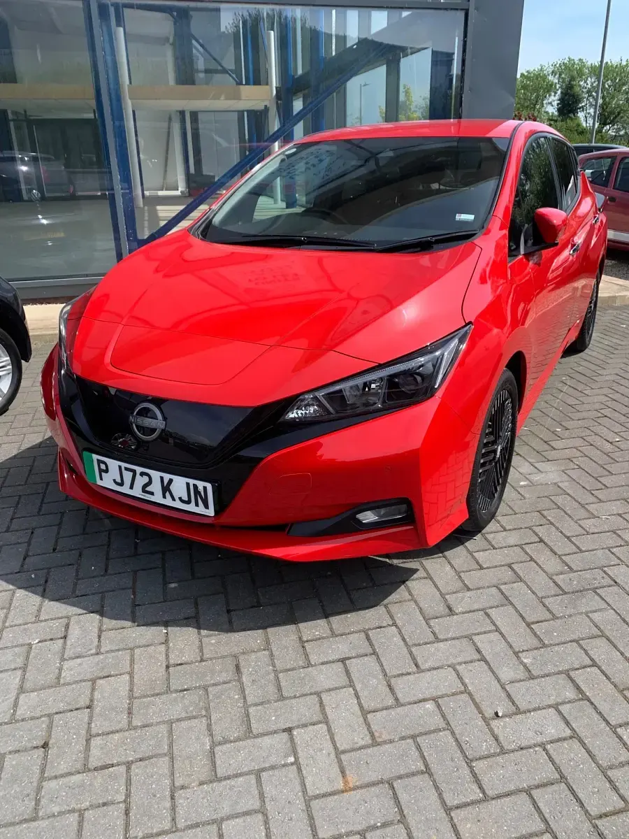 Usado Nissan Leaf N-Connecta 110 kW (150 HP) 2022 Vermelho Citadino
