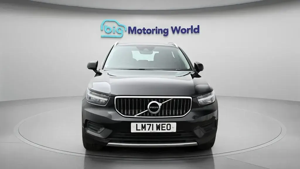 Second-hand Volvo XC40 Core 211 CP (155 kW) 2022 Negru SUV