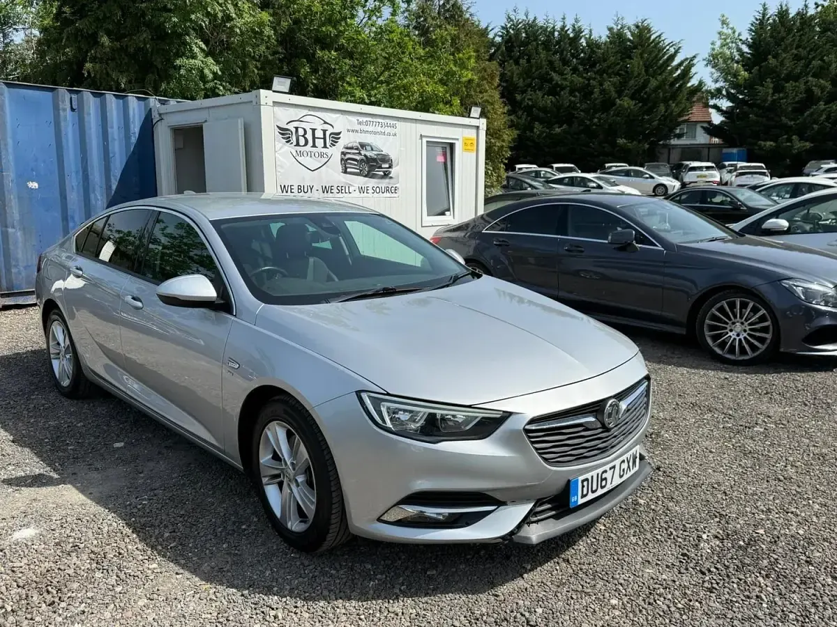 Begagnad Vauxhall Insignia SRi 136 HK (100 kW) 2017 Silver Halvkombi