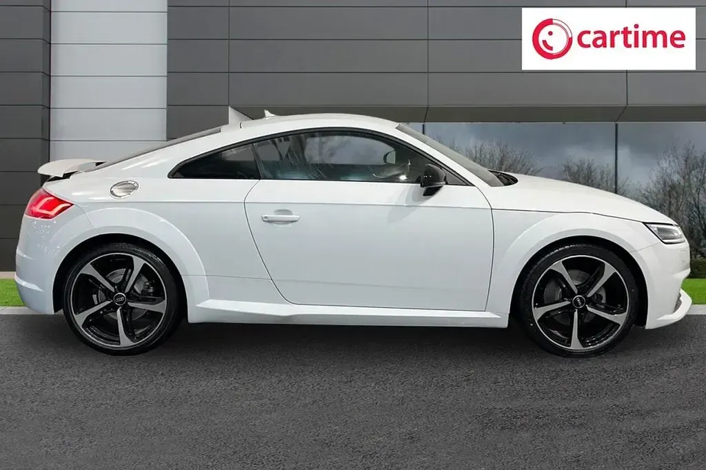 Begagnad Audi TT Sport 197 HK (144 kW) 2022 Vit Sportkupé