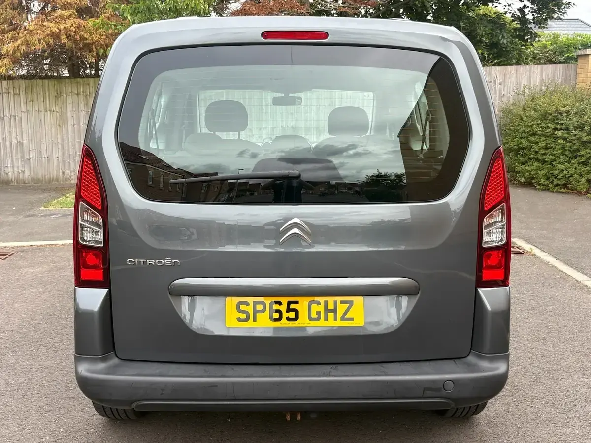 Used Citroën Berlingo Feel 100 HP (73 kW) 2015 Grey MPV