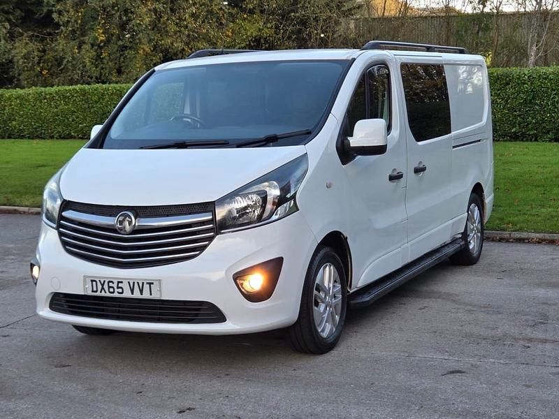 Used Vauxhall Vivaro Sportive 120 HP (88 kW) 2015 White MPV