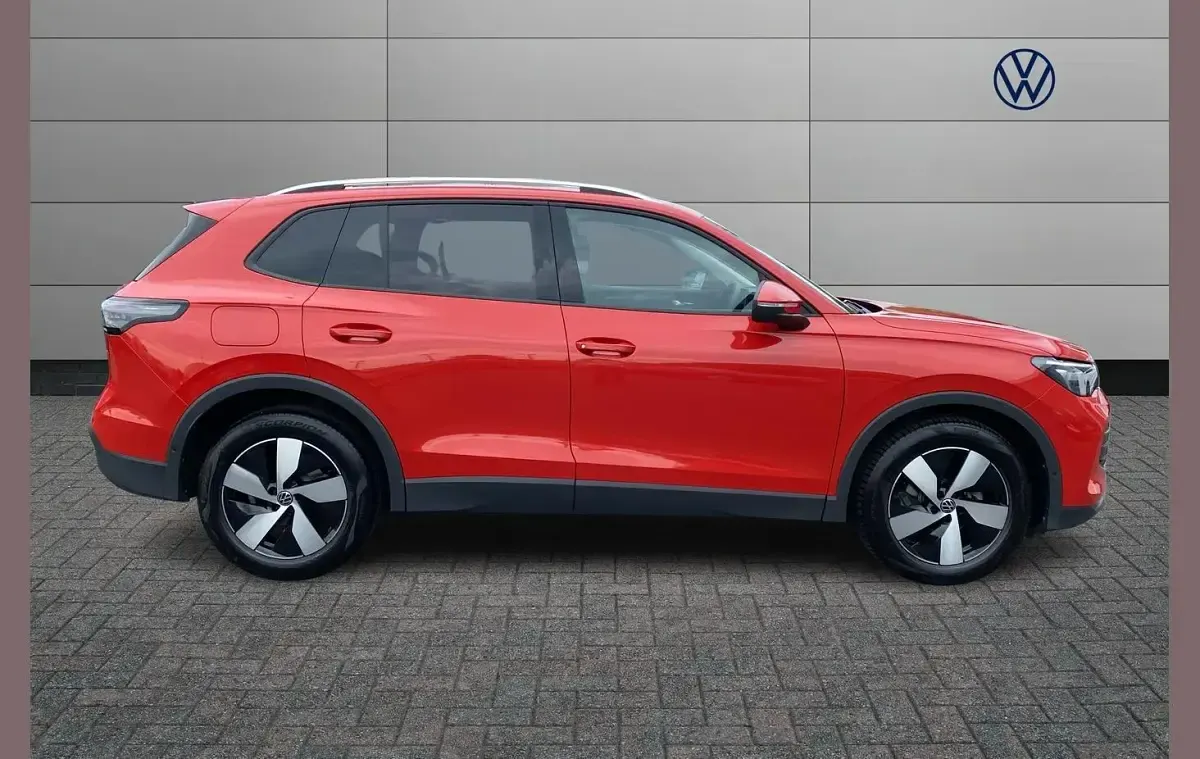 Used VW Tiguan Match 147 HP (108 kW) 2024 Red SUV