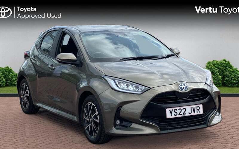 Used 2025 Toyota Yaris Hybrid Design Hatchback | £14,922 (Super price) - Image 1/4