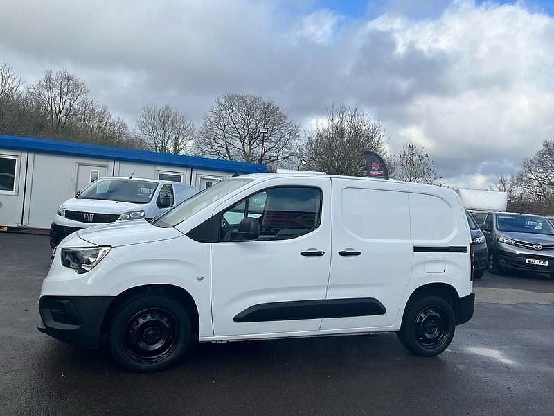 Used Vauxhall Combo 100 HP (73 kW) 2021 White Van