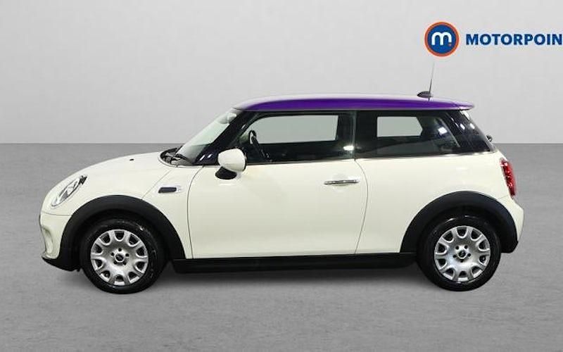 Używany Mini ONE Classic 102 KM (75 kW) 2021 Biały Hatchback