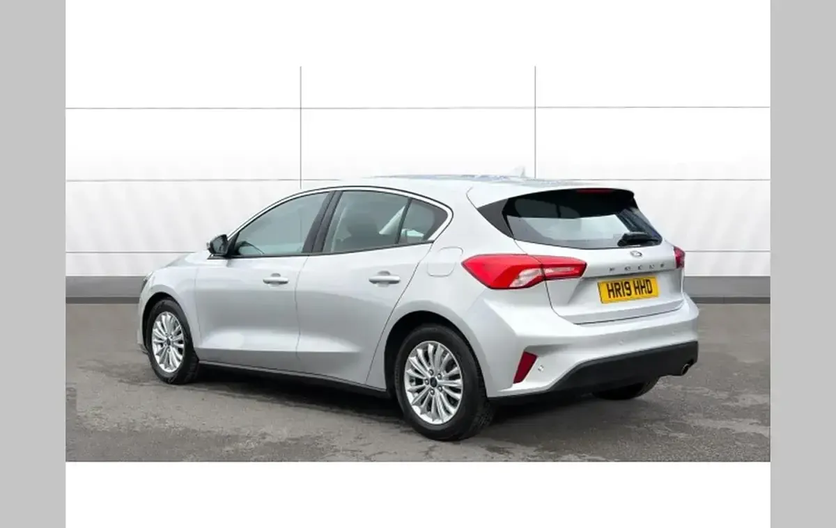 Used Ford Focus Titanium 125 HP (91 kW) 2019 Silver Hatchback