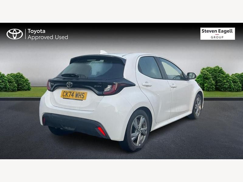 Used Toyota Yaris Hybrid 114 HP (83 kW) 2024 White Hatchback