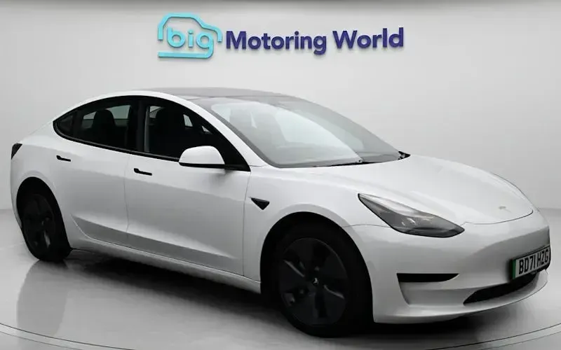 Usado Tesla Model 3 Standard Range Plus 222 kW (302 HP) 2021 Sedan