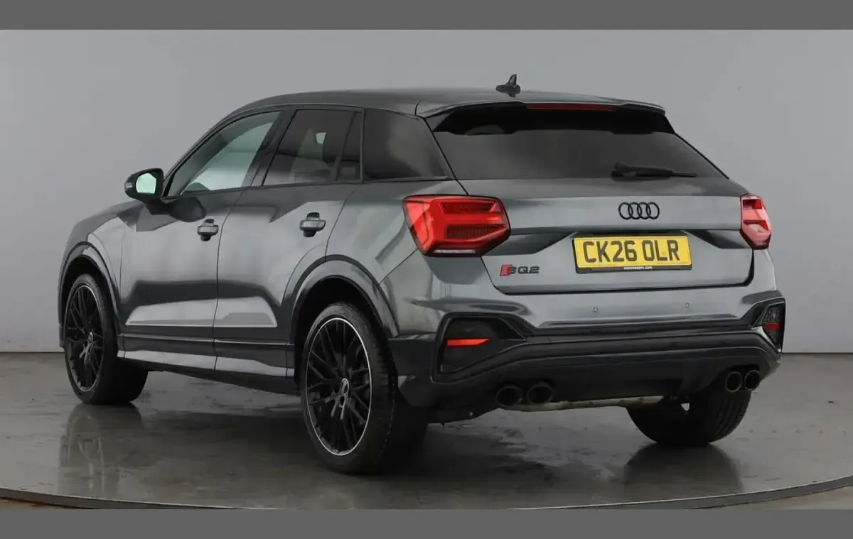Usado Audi SQ2 Black Edition 300 CV (220 kW) 2026 Gris SUV