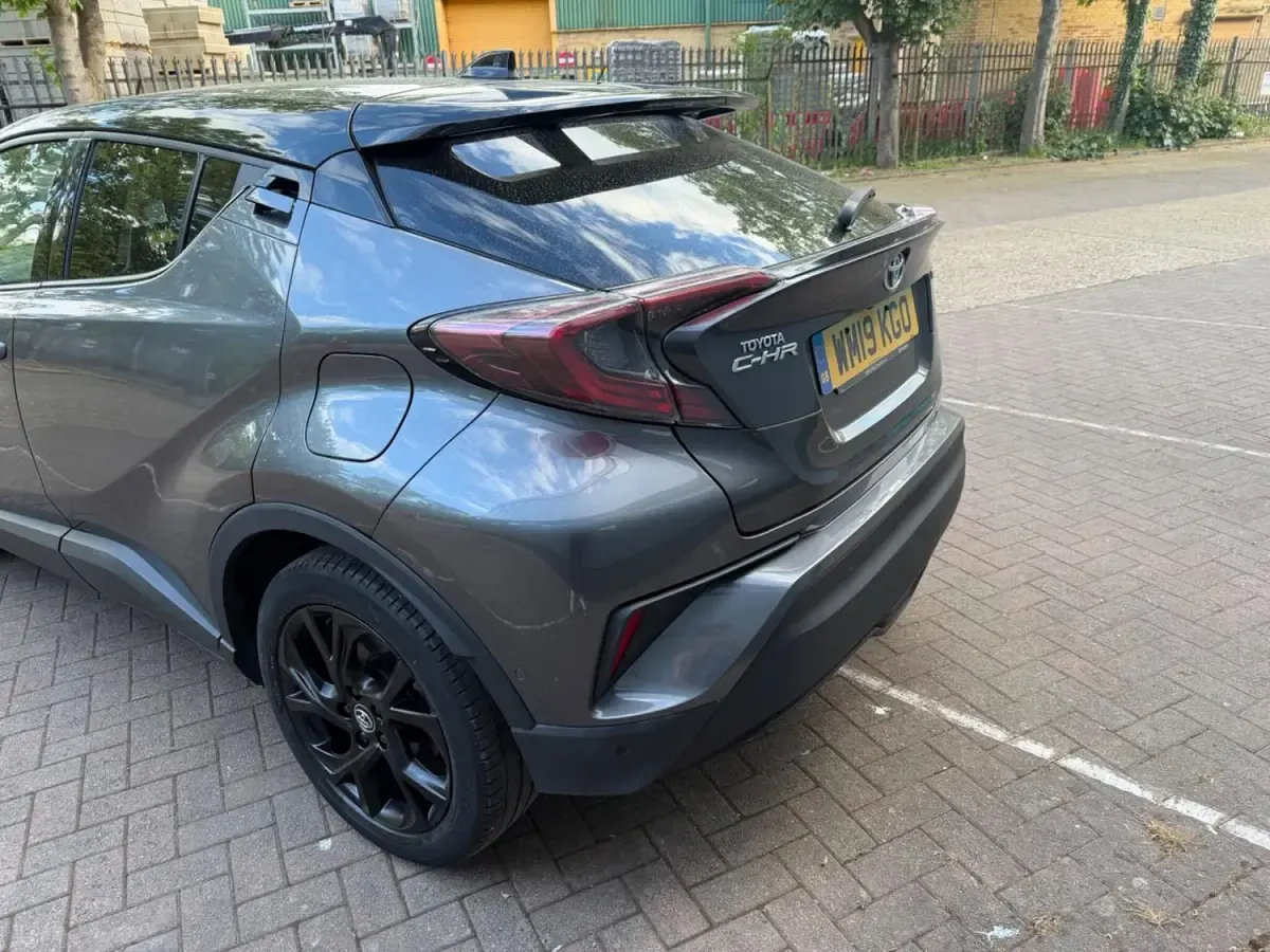 Usado Toyota C-HR 122 CV (89 kW) 2019 Gris SUV