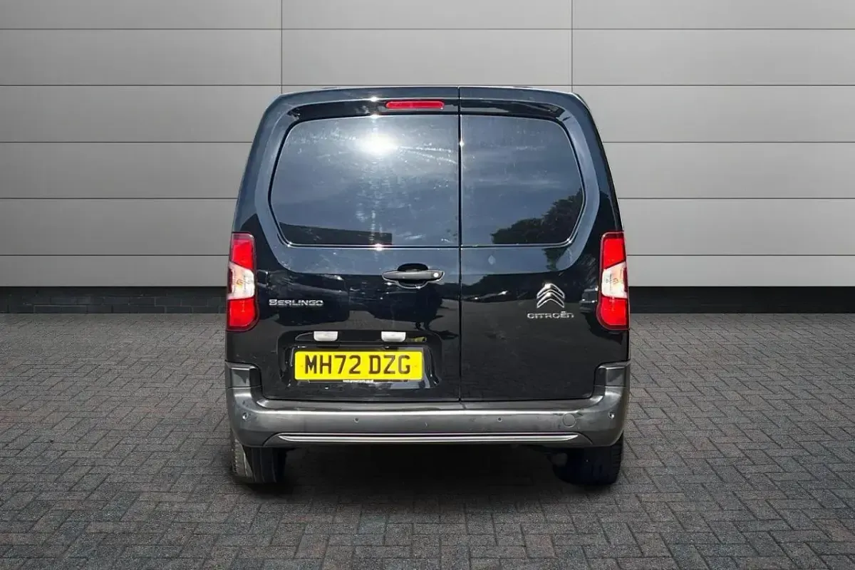 Used Citroën Berlingo 99 HP (72 kW) 2023 Black MPV