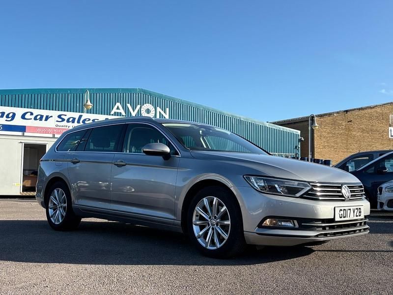 Reflex silver Used 2017 VW Passat Business Estate | £10,475 (Good price) - Image 1/4