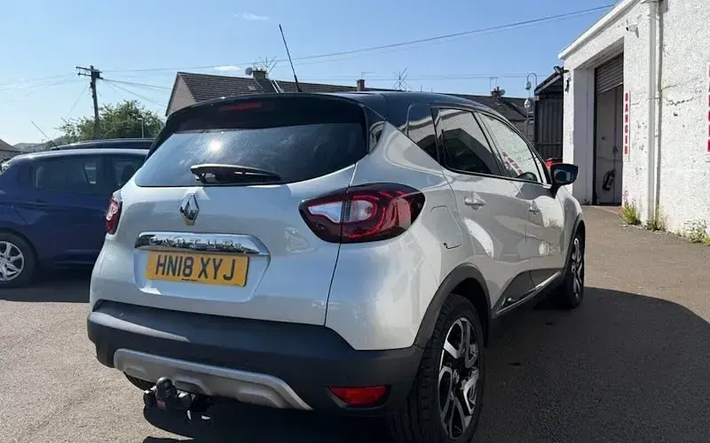 Used Renault Captur Dynamique 90 HP (66 kW) 2018 Silver/black SUV
