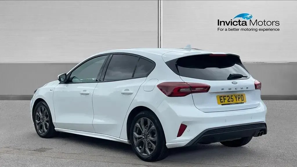 Used Ford Focus ST-Line 125 HP (91 kW) 2025 White Hatchback