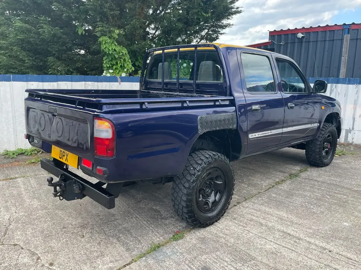 Used Toyota HiLux 102 HP (75 kW) 2000 Blue Pickup