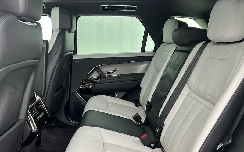 Used Land Rover Range Rover Sport SE Dynamic 300 HP (220 kW) 2025 SUV