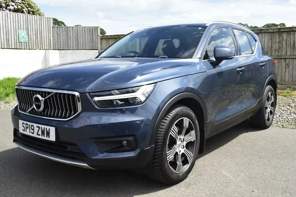 Used Volvo XC40 Inscription 150 HP (110 kW) 2019 Blue SUV